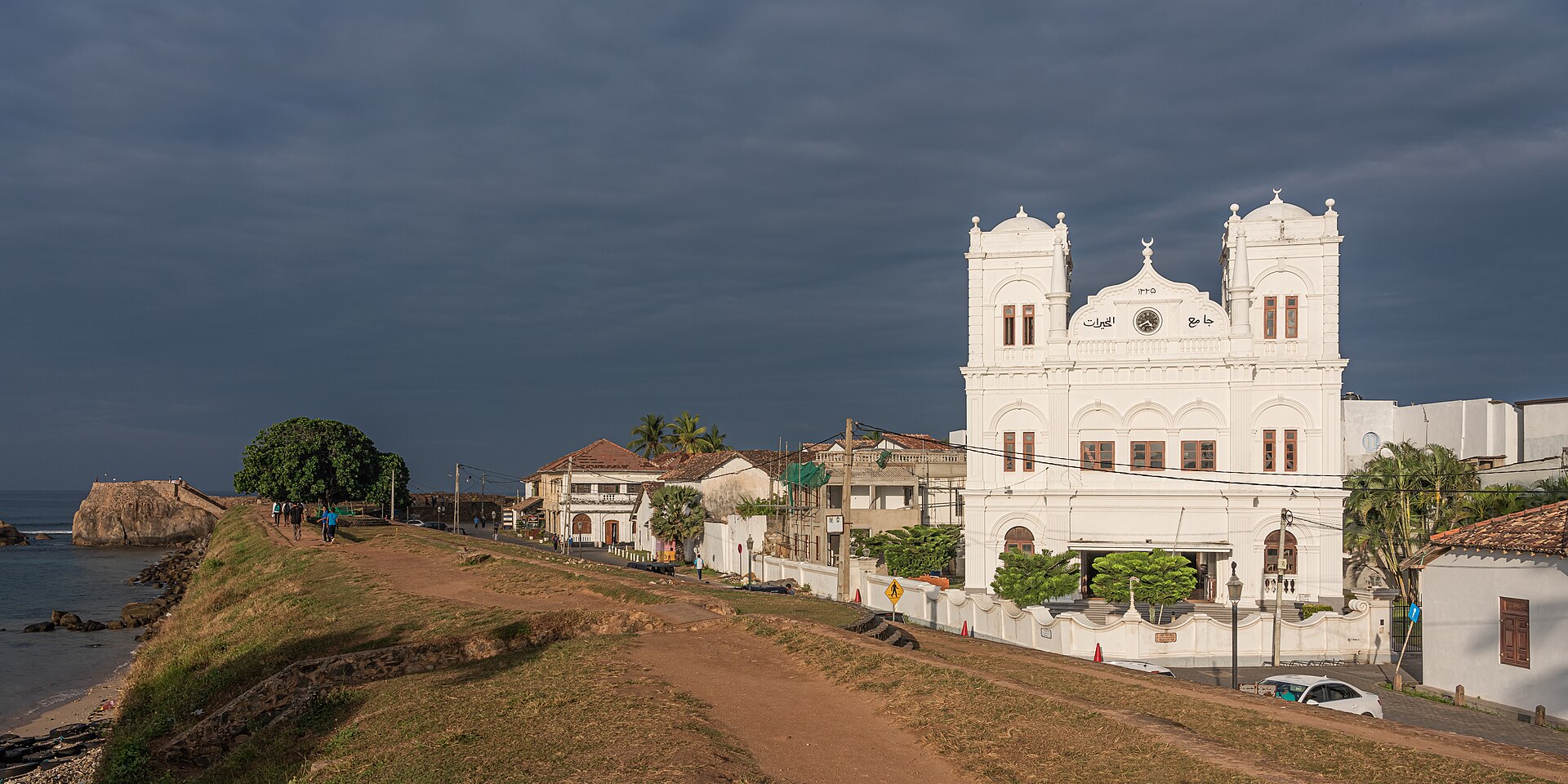 Ancient temples and rock fortresses of the cultural triangle